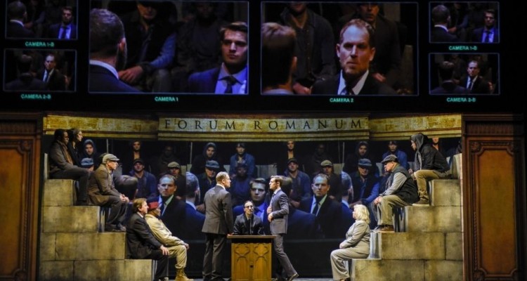Coriolan au TNM | Lepage offre un spectacle époustouflant!