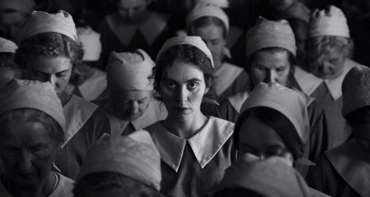 Festival du nouveau cinéma 2024 | «The Girl with the Needle», société en ruine, désespoir et cruelle réalité