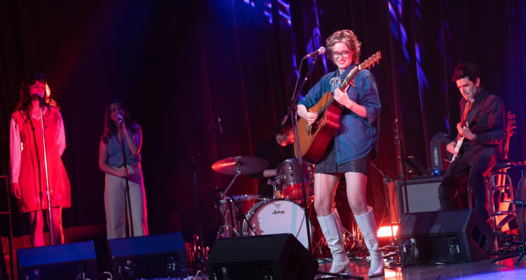 Chante en français 2025 | Laura Schembri et Juliette Crépeau s’illustrent au Théâtre Plaza