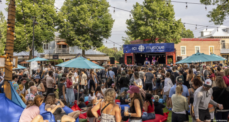 Festif! 2025  |  Zoom photo sur le jour 3 avec Apashe, Geoffroy, Les Dales Hawerchuck, Radiant Baby et Taxi Girls