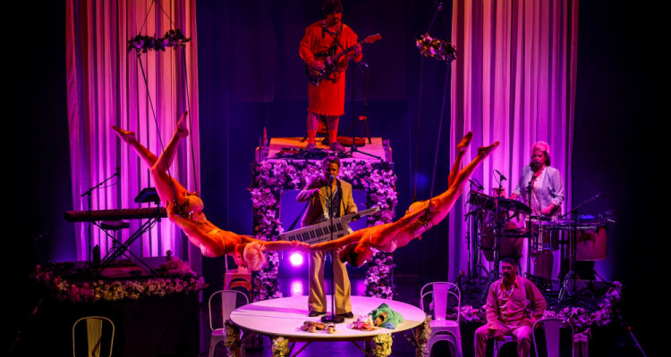 MONTRÉAL COMPLÈTEMENT CiRQUE 2025 | «La Noce d’Alfonse» : un party de famille déjanté et irrésistible