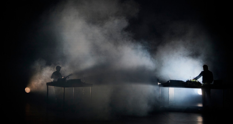 MUTEK 2025 | Grand River & Abul Mogard éblouissants à la Place des Arts